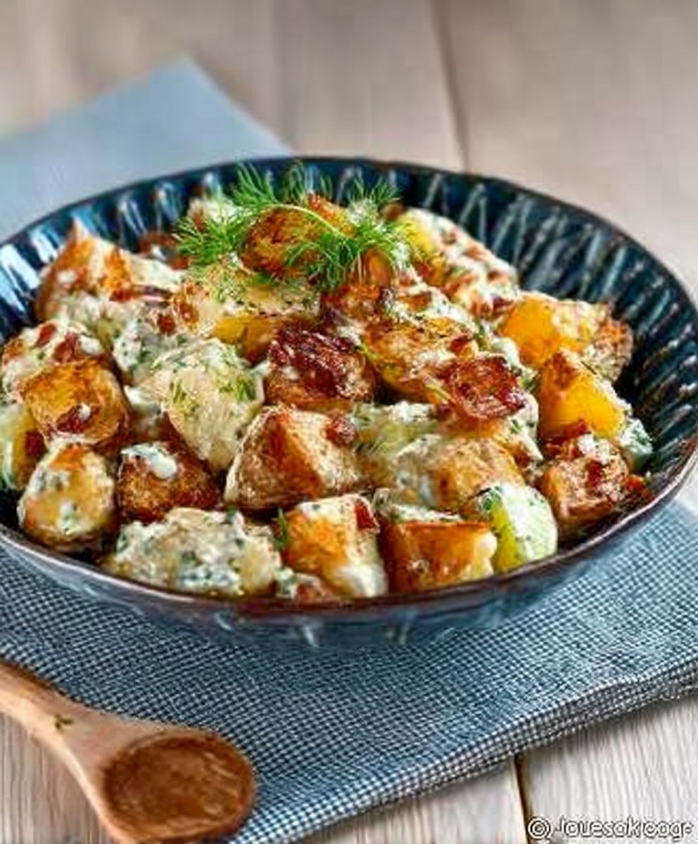 Dieser knusprige Kartoffelsalat ist cremig, aromatisch und die beste Beilage für image 2